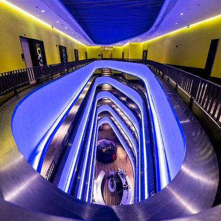 カシア プーケット バンタオビーチ エクステリア 写真 The spiral escalator