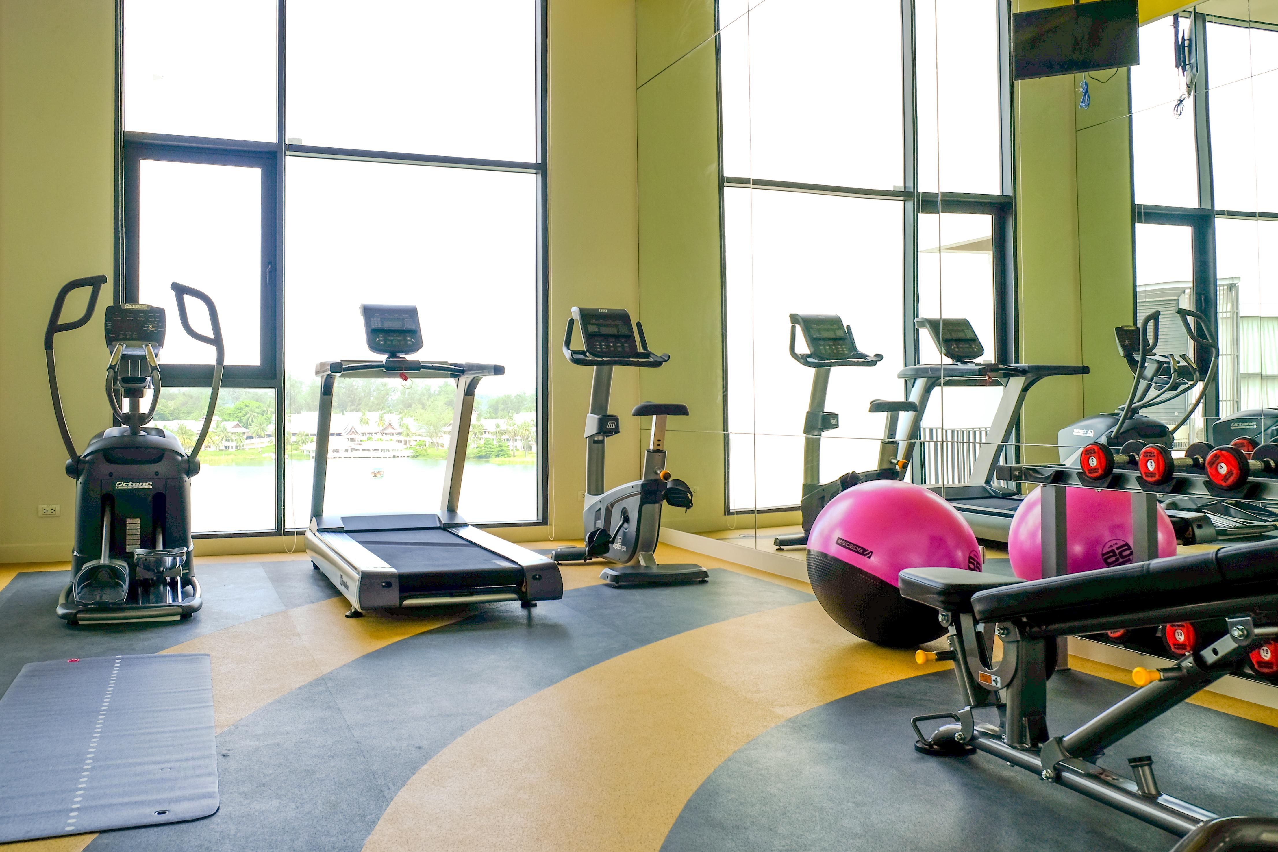 カシア プーケット バンタオビーチ エクステリア 写真 A gym in a hotel