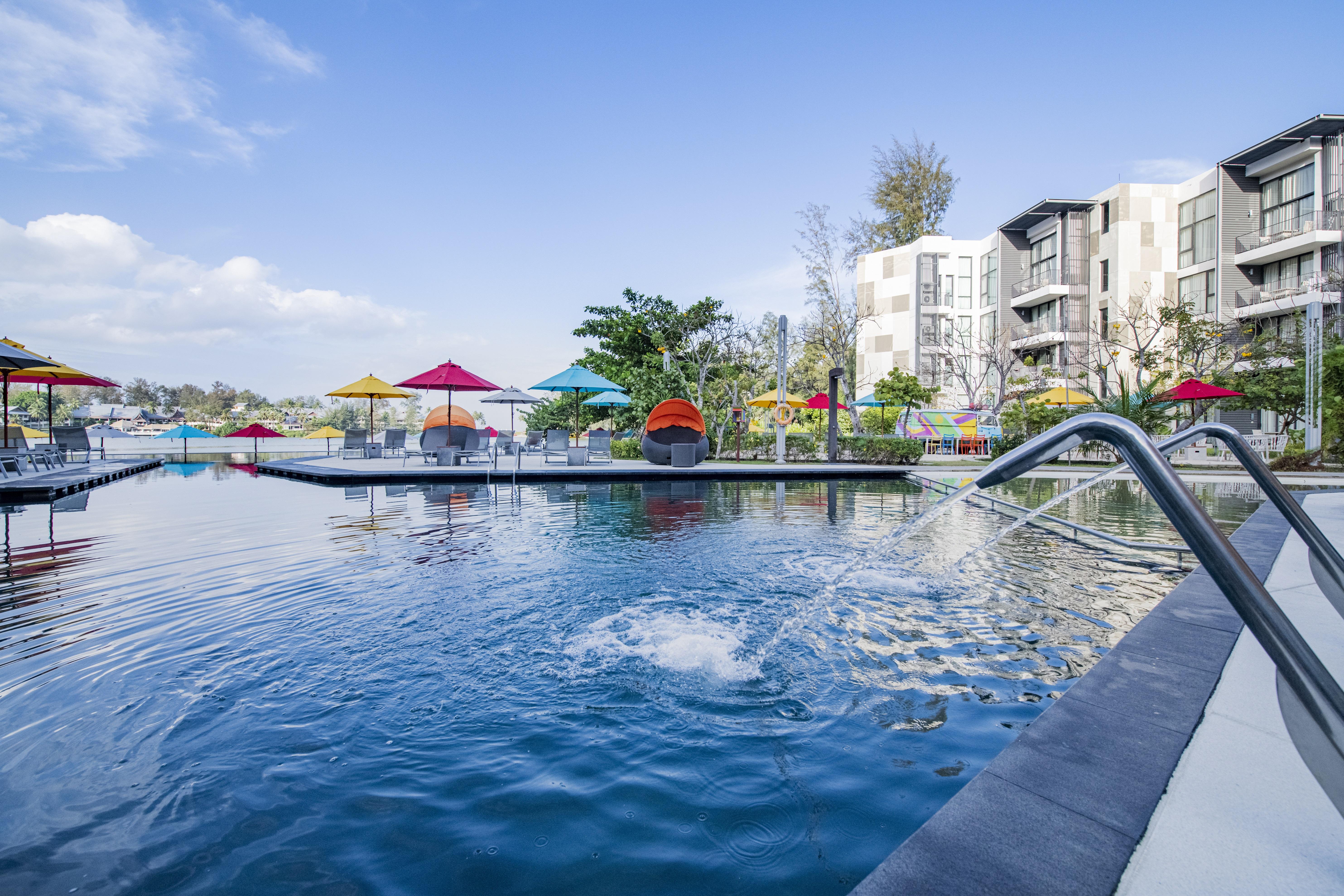 カシア プーケット バンタオビーチ エクステリア 写真 The swimming pool at the hotel