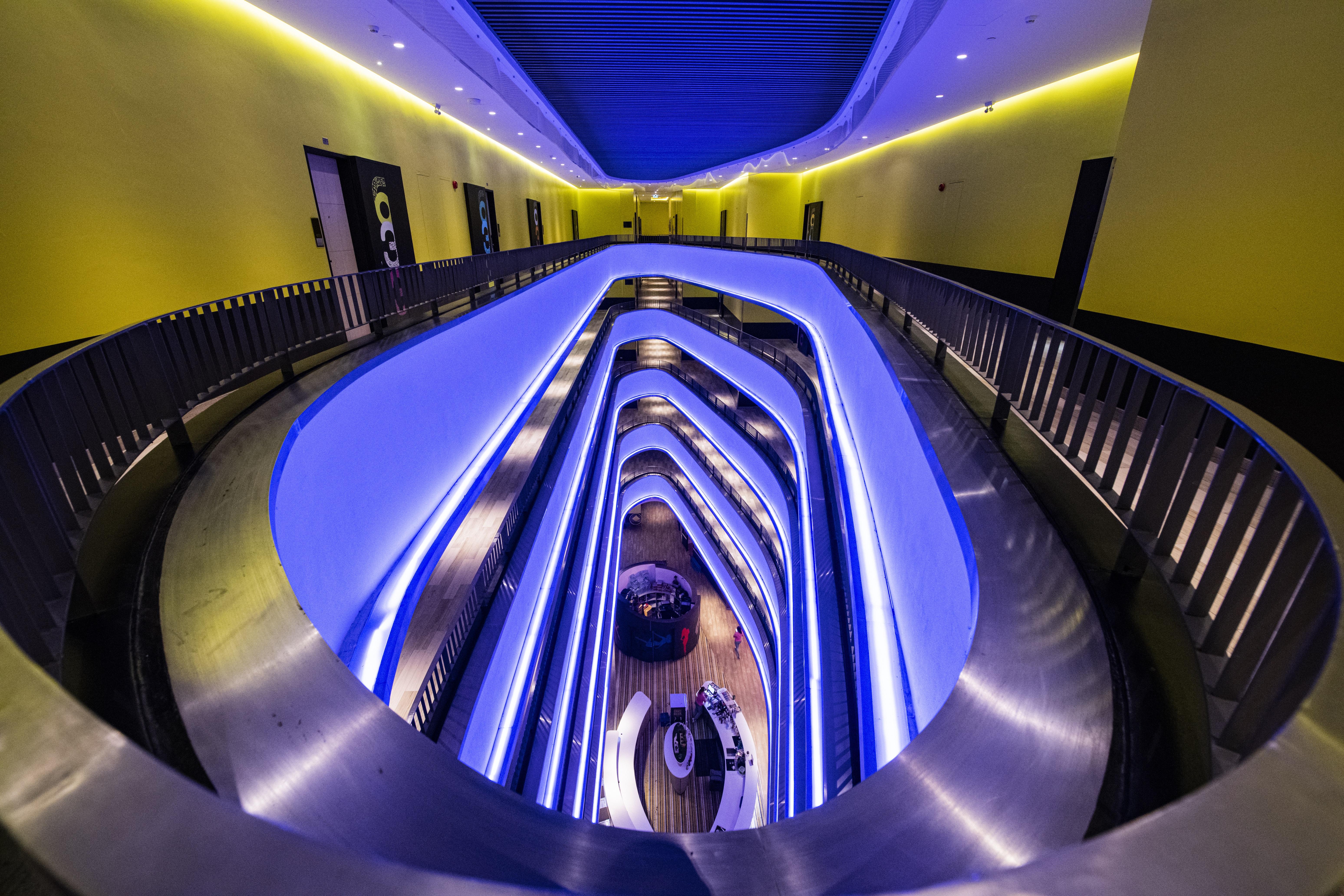 カシア プーケット バンタオビーチ エクステリア 写真 The spiral escalator