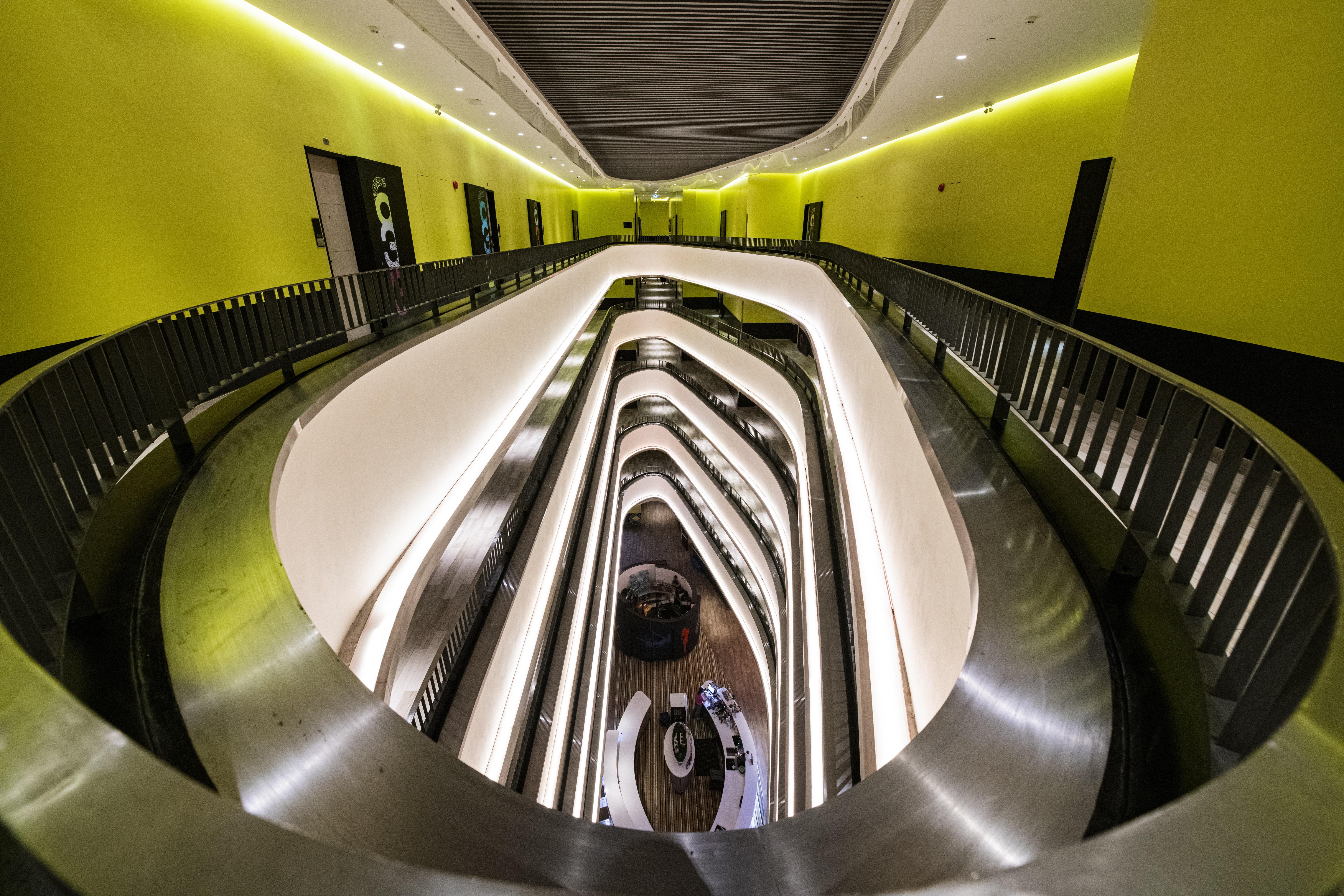 カシア プーケット バンタオビーチ エクステリア 写真 The spiral escalator