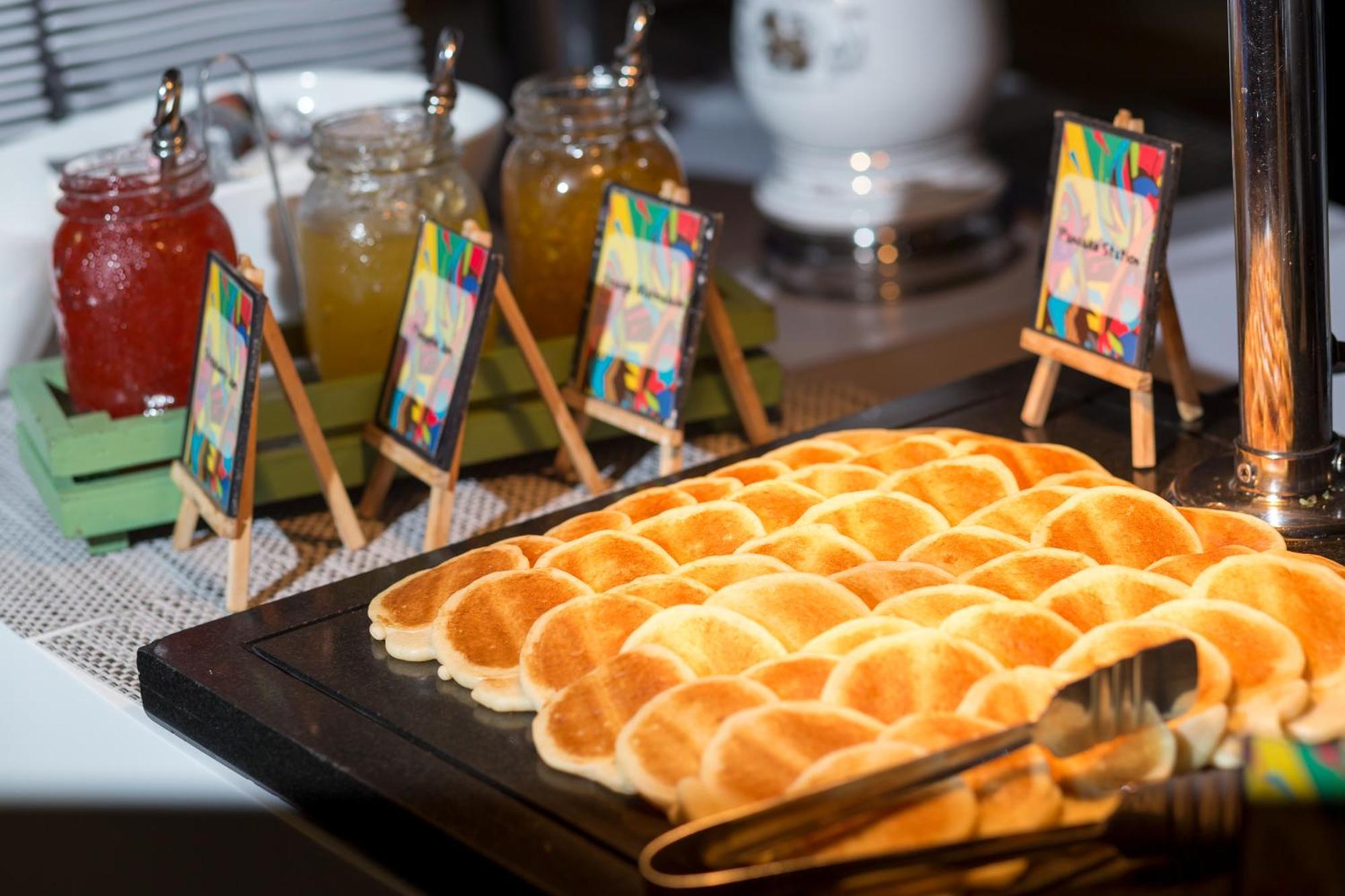 カシア プーケット バンタオビーチ エクステリア 写真 Hong Kong-style waffles